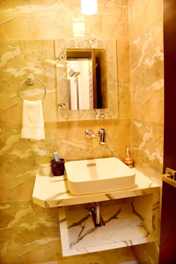 Hotel Mansa Канпур Екстериор снимка