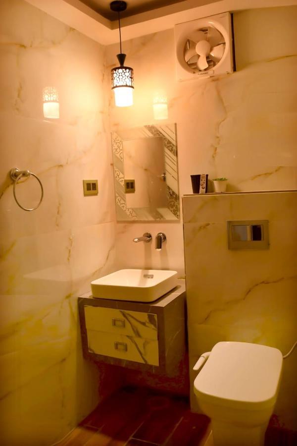 Hotel Mansa Канпур Екстериор снимка